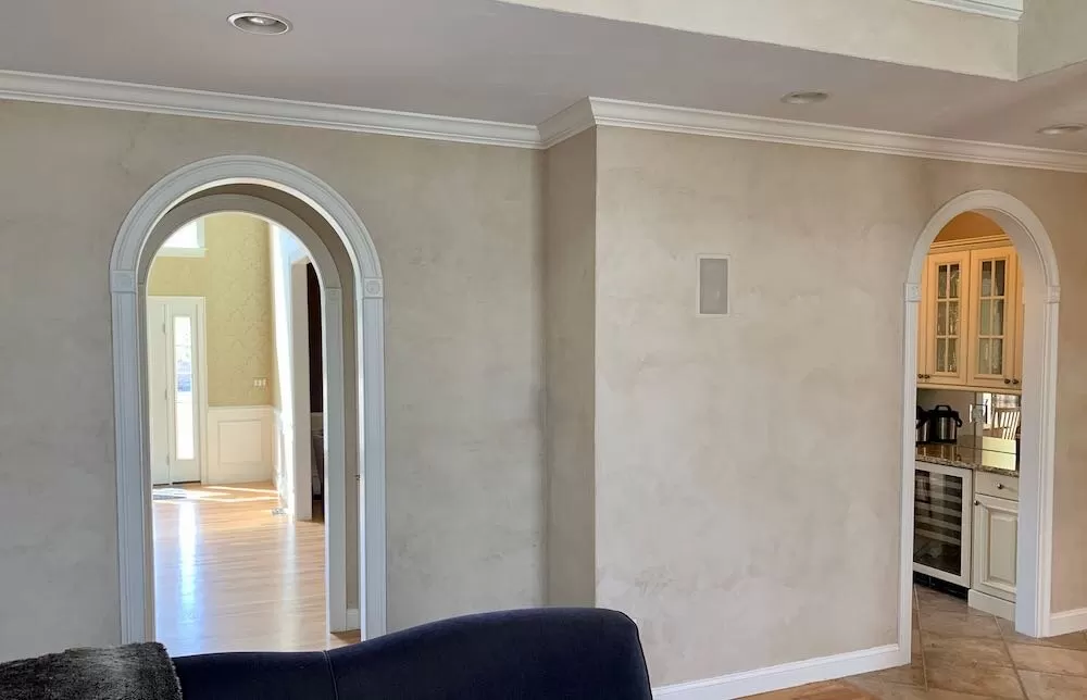 Kh&ocirc;ng gian ho&agrave;n thiện lớp plaster kho&aacute;ng m&agrave;u s&aacute;ng