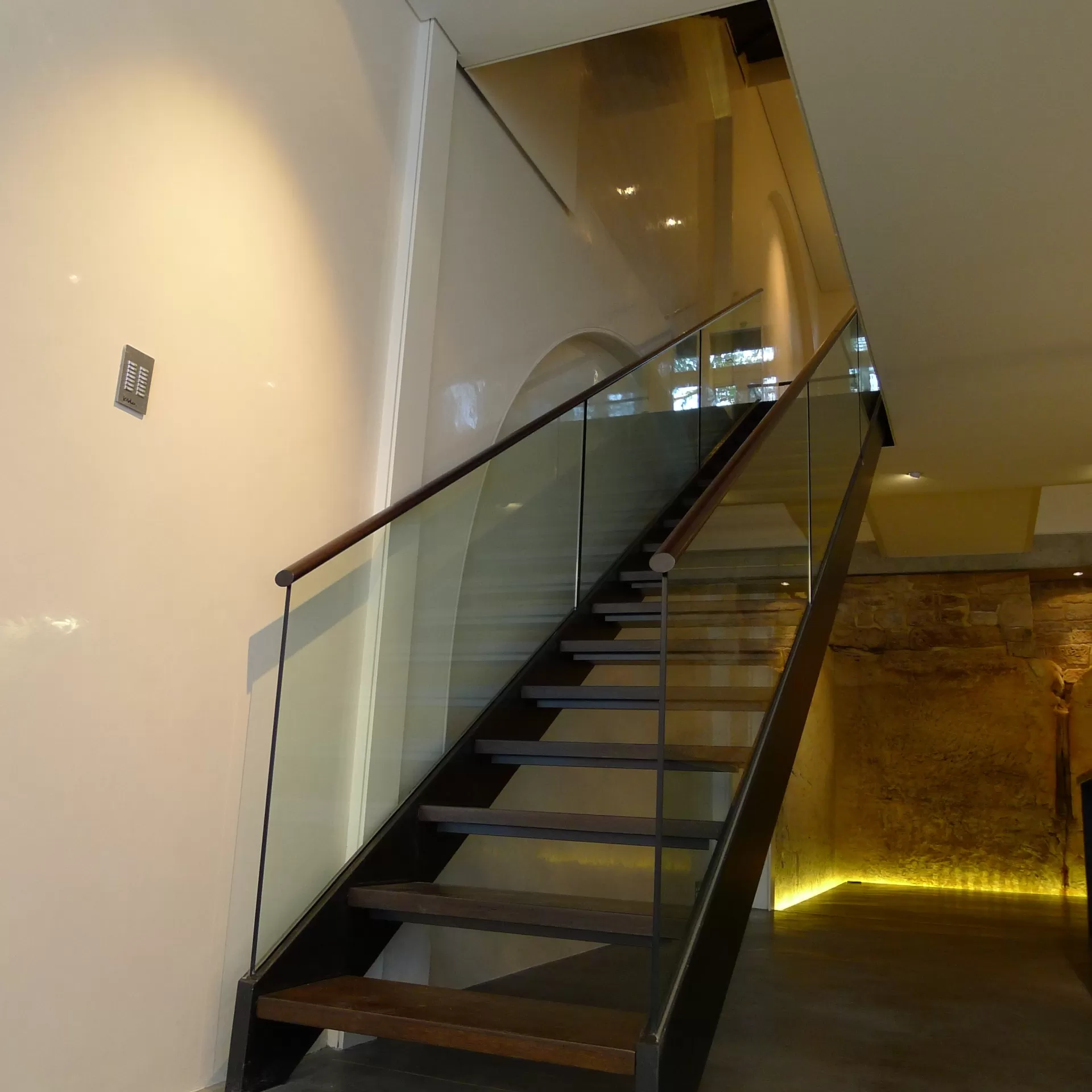 Kh&ocirc;ng gian nội thất ho&agrave;n thiện Stucco Veneziano b&oacute;ng mịn