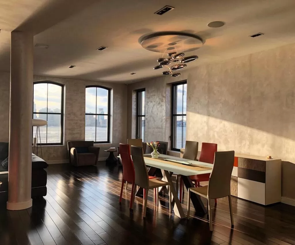 Kh&ocirc;ng gian duplex ho&agrave;n thiện Venetian plaster cao cấp