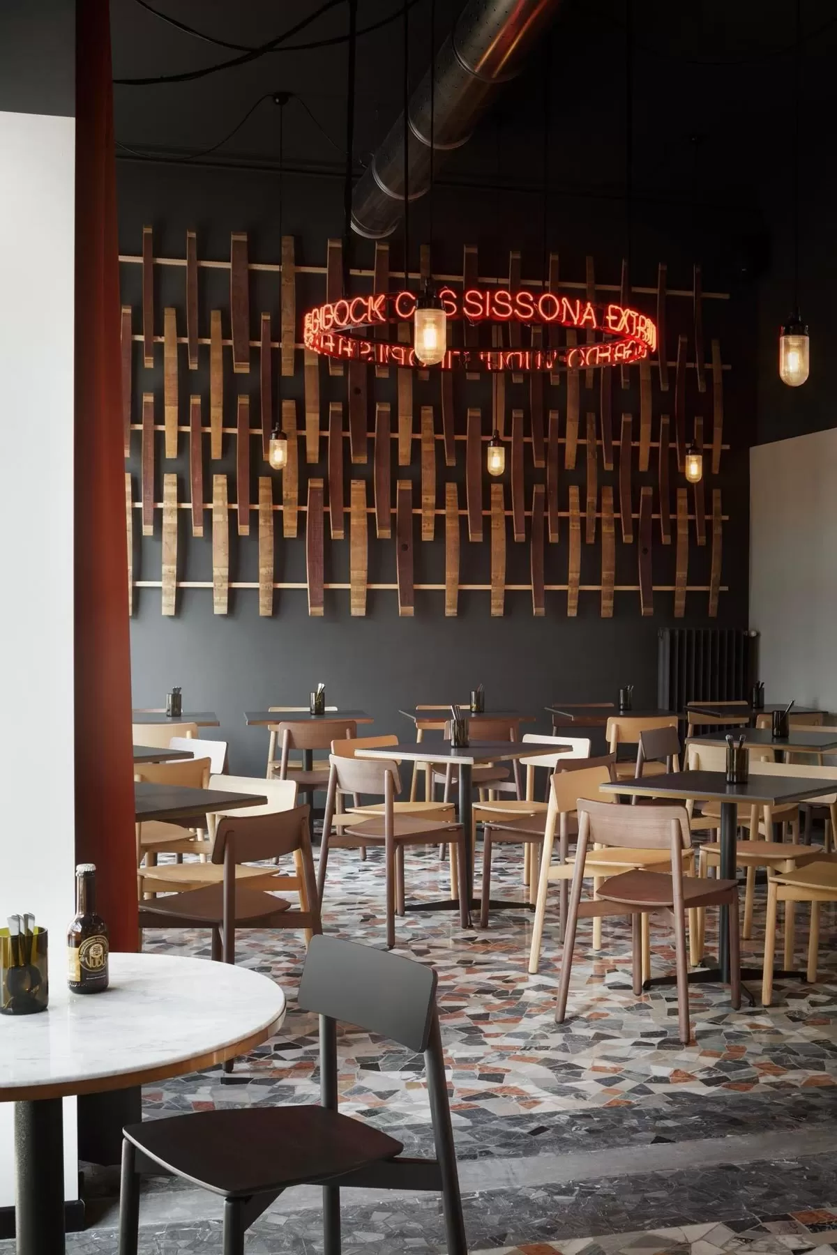 Mẫu qu&aacute;n cafe phong c&aacute;ch Industrial hiện đại