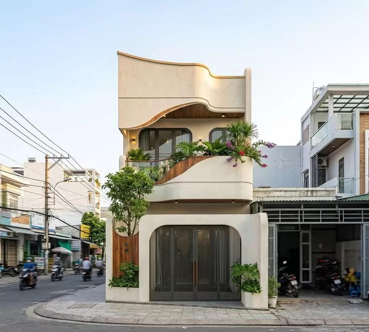 Mẫu nh&agrave; phố hiện đại c&oacute; đường cong, ban c&ocirc;ng v&agrave; c&acirc;y xanh