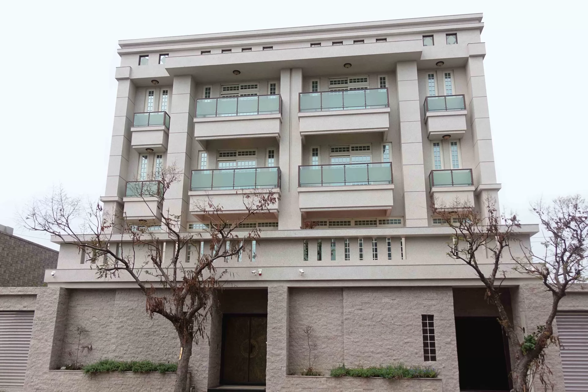 Thi c&ocirc;ng sơn đ&aacute; Durastone cho biệt thự v&agrave; c&ocirc;ng tr&igrave;nh cao cấp
